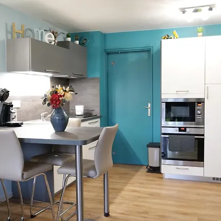 Avec Piscine Commune - Quartier Pironnière - 4 Personnes