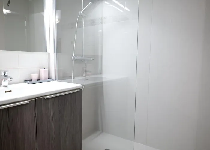 Appartement Avec Piscine Commune - Quartier Pironnière - 4 Personnes Les Sables-dʼOlonne