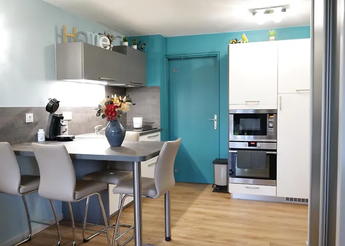 Avec Piscine Commune - Quartier Pironnière - 4 Personnes