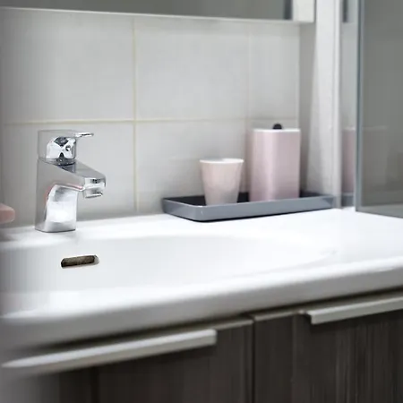 Avec Piscine Commune - Quartier Pironniere - 4 Personnes