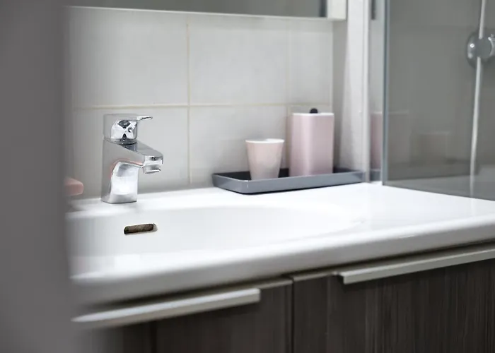 Avec Piscine Commune - Quartier Pironniere - 4 Personnes