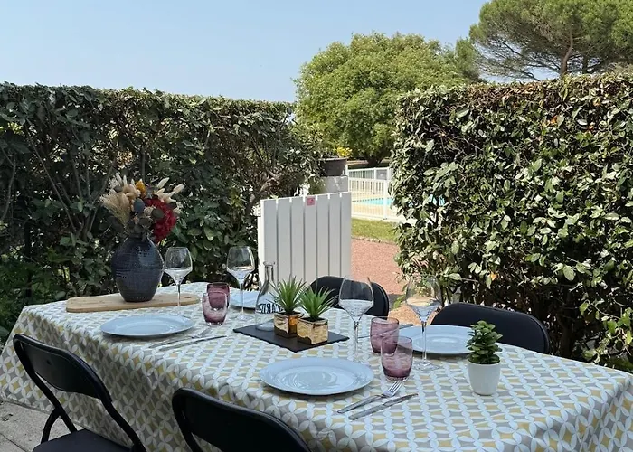 Avec Piscine Commune - Quartier Pironniere - 4 Personnes 아파트 *