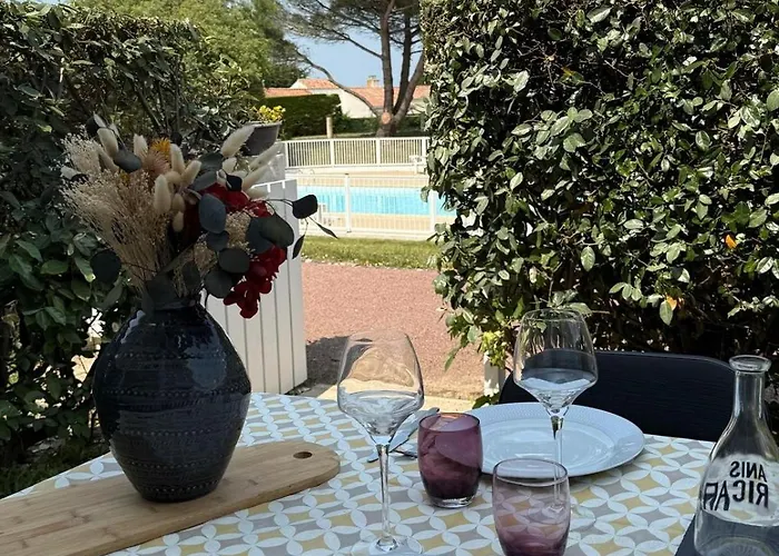 Avec Piscine Commune - Quartier Pironniere - 4 Personnes *